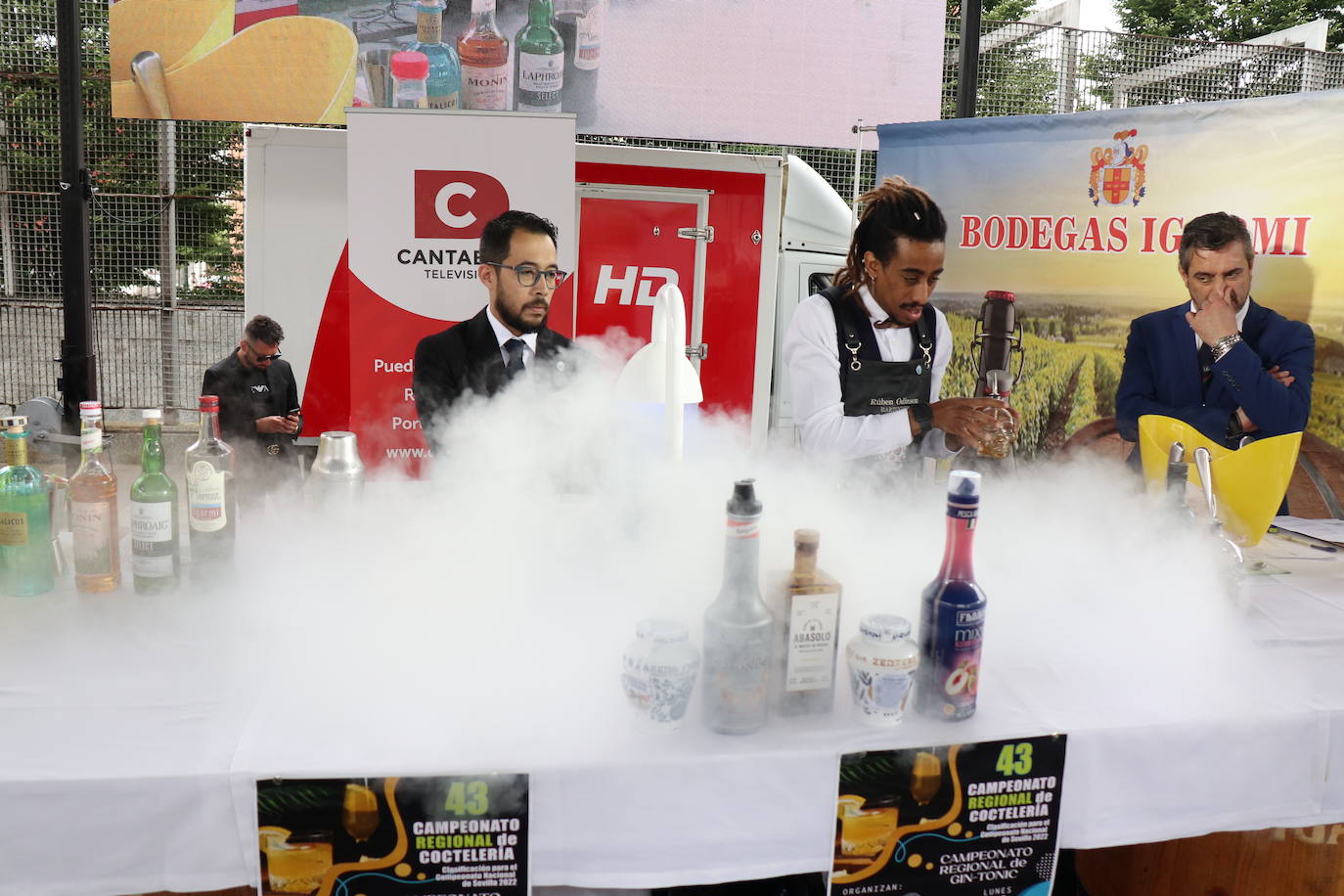 Borja Gutiérrez y Héctor Bonet consiguen los títulos de mejores Jefe de Bar y Joven Barman de Cantabria. Laura Merino se lleva el título al mejor gin tonic; Nuria Basurto consigue hacer el mejor cóctel 'interregional'; y el torrelaveguense Javier Rincón gana en el apartado de técnica