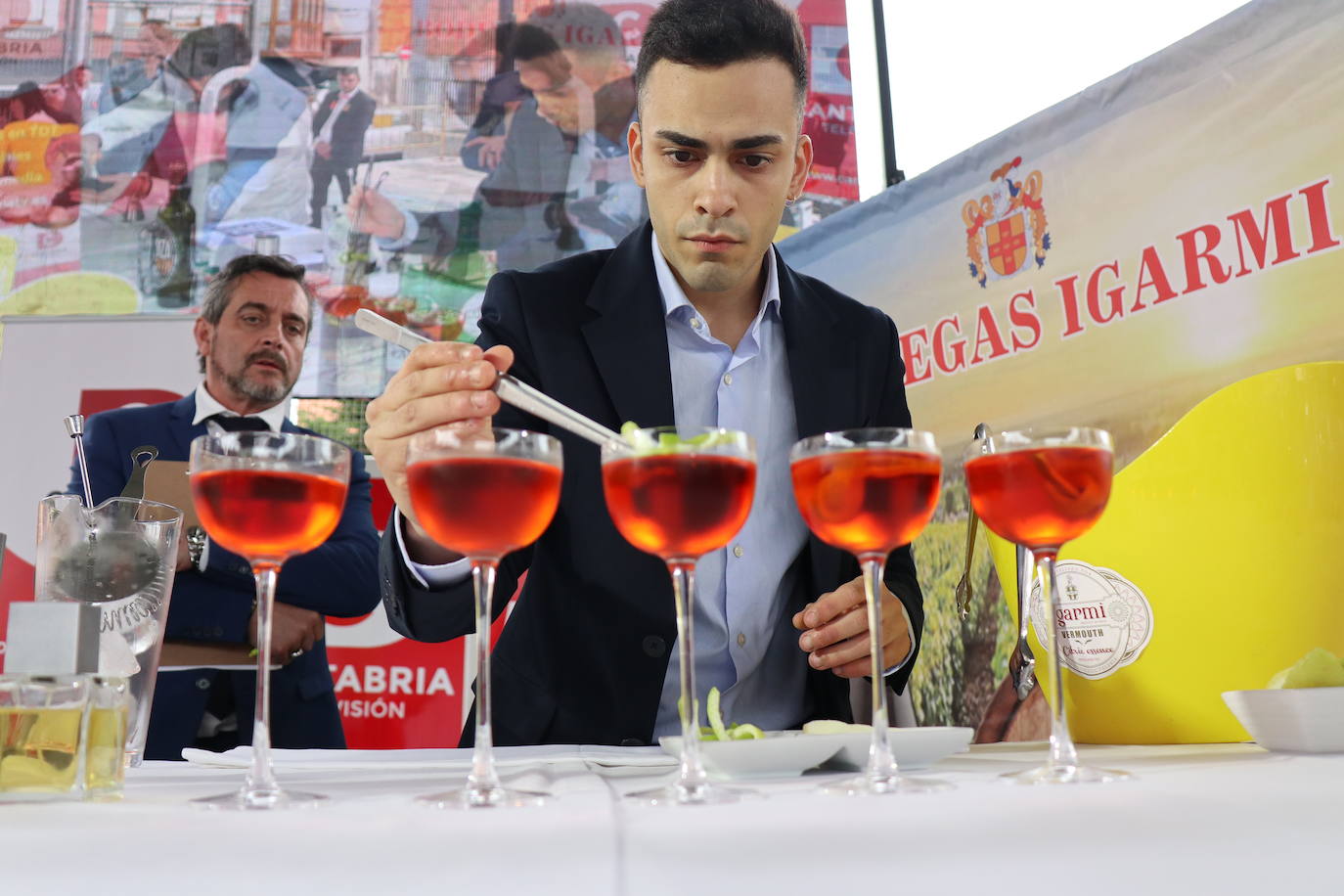 Borja Gutiérrez y Héctor Bonet consiguen los títulos de mejores Jefe de Bar y Joven Barman de Cantabria. Laura Merino se lleva el título al mejor gin tonic; Nuria Basurto consigue hacer el mejor cóctel 'interregional'; y el torrelaveguense Javier Rincón gana en el apartado de técnica