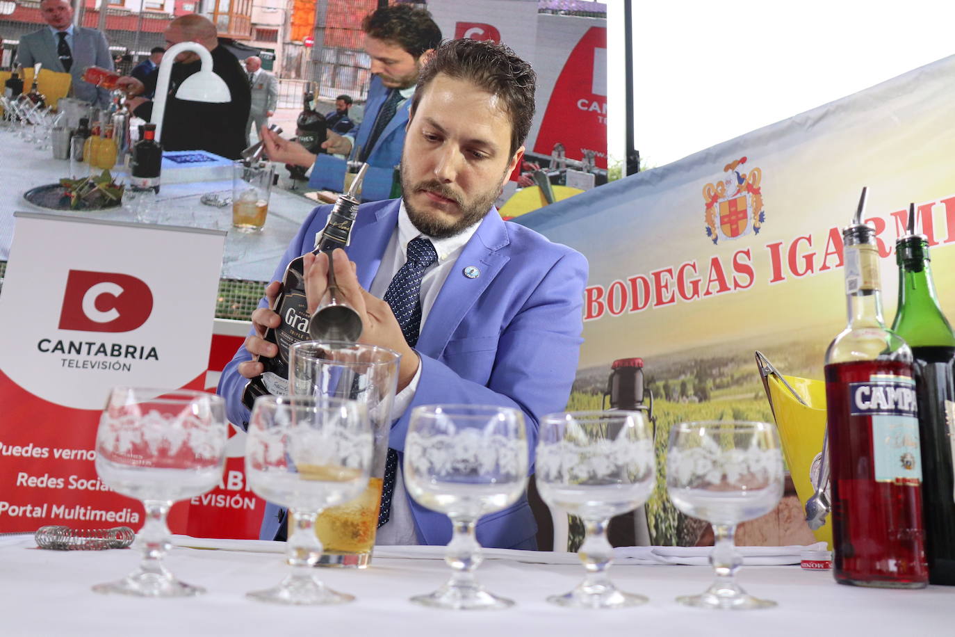 Borja Gutiérrez y Héctor Bonet consiguen los títulos de mejores Jefe de Bar y Joven Barman de Cantabria. Laura Merino se lleva el título al mejor gin tonic; Nuria Basurto consigue hacer el mejor cóctel 'interregional'; y el torrelaveguense Javier Rincón gana en el apartado de técnica