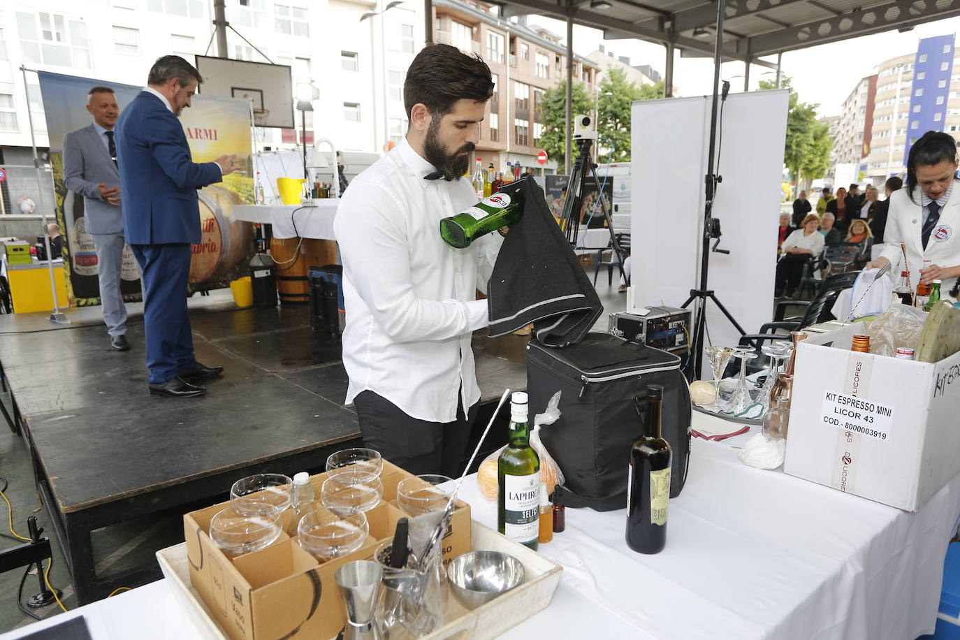 Borja Gutiérrez y Héctor Bonet consiguen los títulos de mejores Jefe de Bar y Joven Barman de Cantabria. Laura Merino se lleva el título al mejor gin tonic; Nuria Basurto consigue hacer el mejor cóctel 'interregional'; y el torrelaveguense Javier Rincón gana en el apartado de técnica