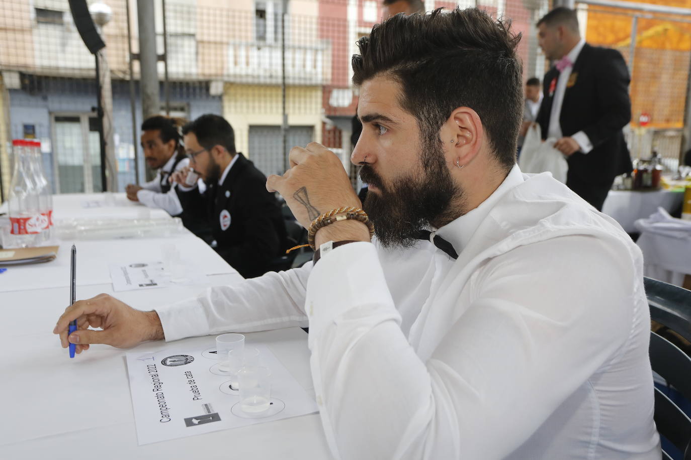 Borja Gutiérrez y Héctor Bonet consiguen los títulos de mejores Jefe de Bar y Joven Barman de Cantabria. Laura Merino se lleva el título al mejor gin tonic; Nuria Basurto consigue hacer el mejor cóctel 'interregional'; y el torrelaveguense Javier Rincón gana en el apartado de técnica