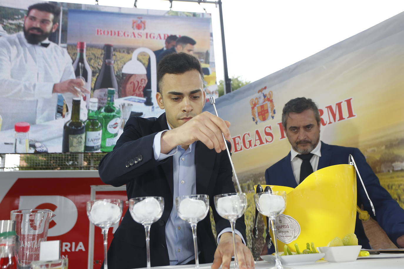 Borja Gutiérrez y Héctor Bonet consiguen los títulos de mejores Jefe de Bar y Joven Barman de Cantabria. Laura Merino se lleva el título al mejor gin tonic; Nuria Basurto consigue hacer el mejor cóctel 'interregional'; y el torrelaveguense Javier Rincón gana en el apartado de técnica