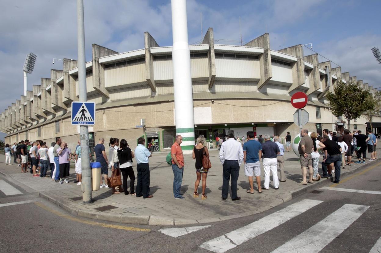 Los socios más fieles responden como siempre con el Racing.