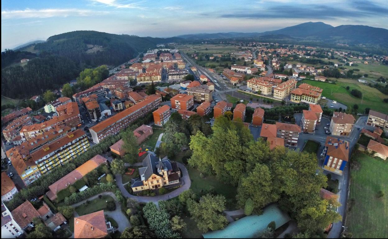 Vista aérea del municipio de Cabezón de la Sal, uno de los afectados por el último cambio en la propuesta de Ley del Suelo.