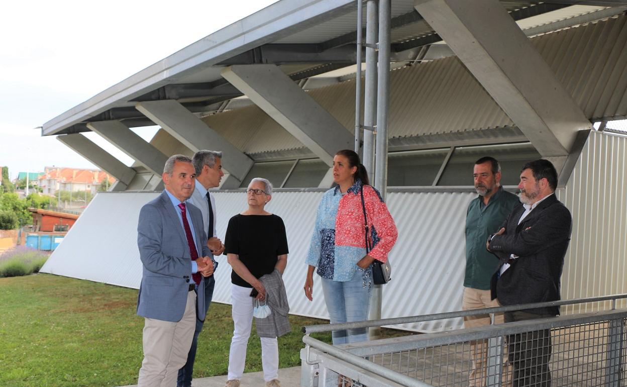 El vicepresidente del Gobierno de Cantabria, Pablo Zuloaga, asistió al acto de entrega de la placa conmemorativa del premio concedido por el Colegio de Arquitectos 