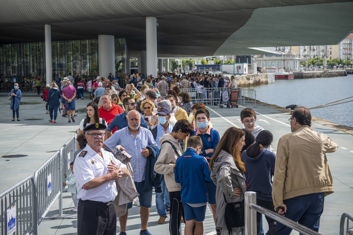 Fotos: La visita a Elcano, en imágenes