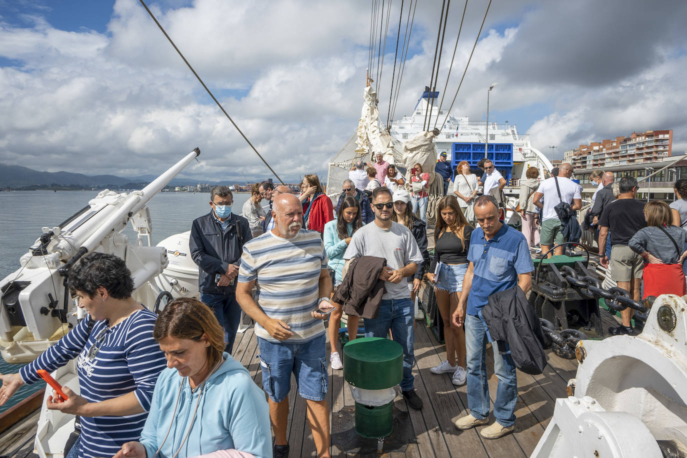 Fotos: La visita a Elcano, en imágenes