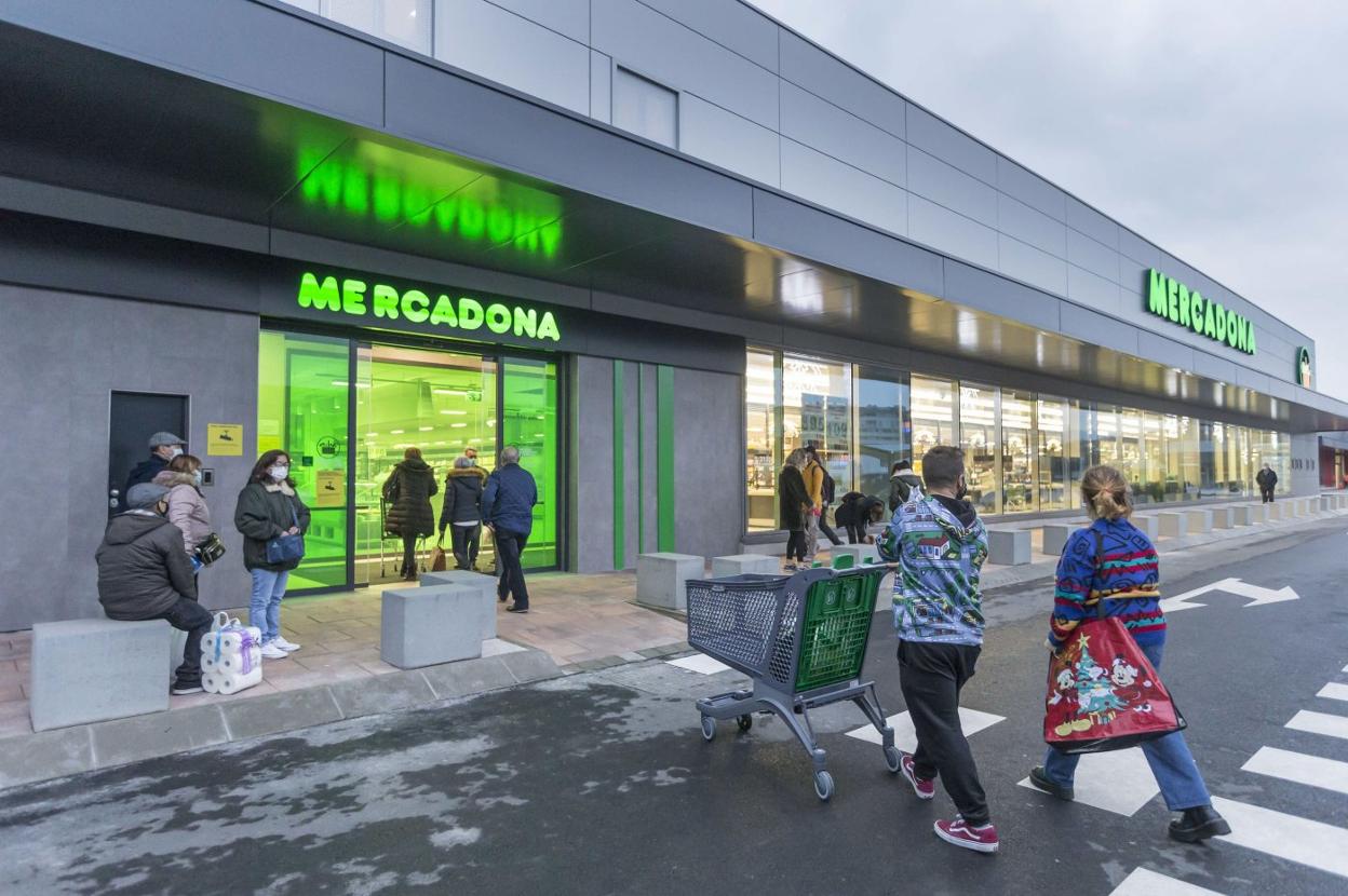 Tienda de Mercadona en el centro comercial Bahía Real.