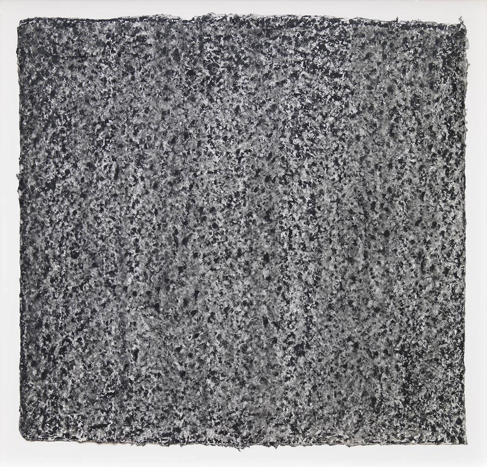 Richard Serra. 'Recorrido 4-26', 2015. Crayón litográfico y polvo de pastel sobre papel hecho a mano. Colección del artista