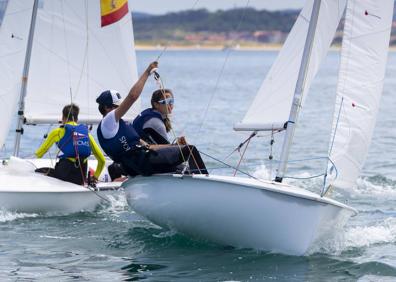 Imagen secundaria 1 - Los regatistas cántabros copan los podios de los trofeos Elcano y el V Centenario