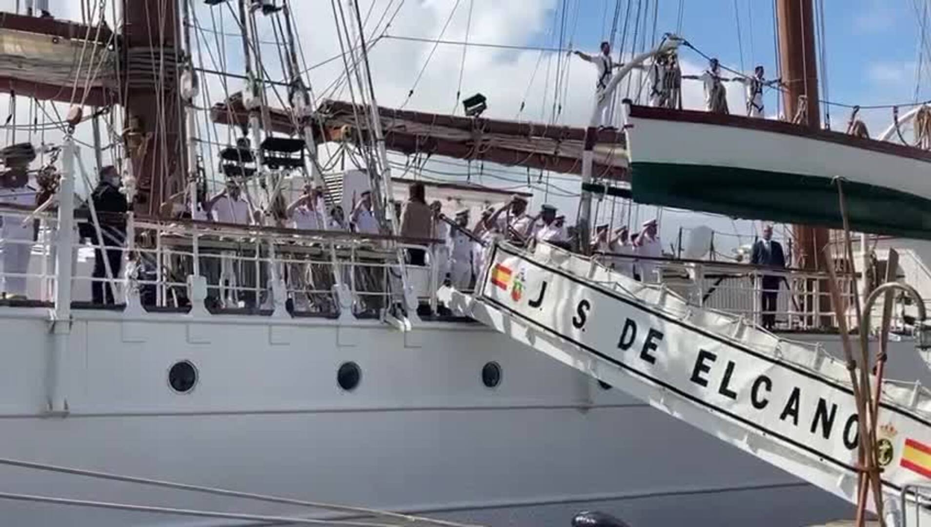 Himno de España y grito de ¡Viva España!