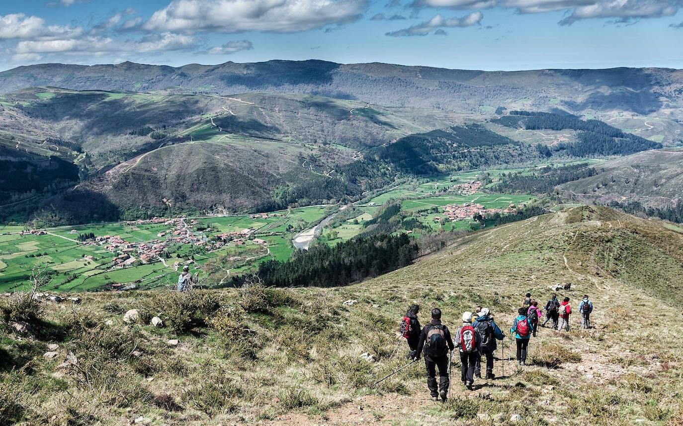 CI PN Saja-Besaya y ENP Saja Nansa. Plazas libres: 12. Duración: 6:30 horas. Desnivel acumulado: 700 metros. Distancia: 14,5 Km. Tipo de recorrido: Circular. Tipo de firme: Sendero y pista forestal. Dificultad: Alta.