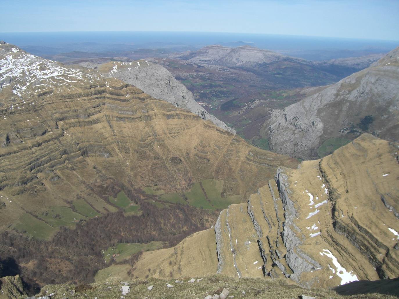 CI PN Collados del Asón. Plazas libres: 0. Duración: 6:30 horas. Desnivel: 760 metros. Distancia: 17 Km. Tipo de recorrido: Circular. Tipo de firme: Sendero y pista forestal. Dificultad: Alta.