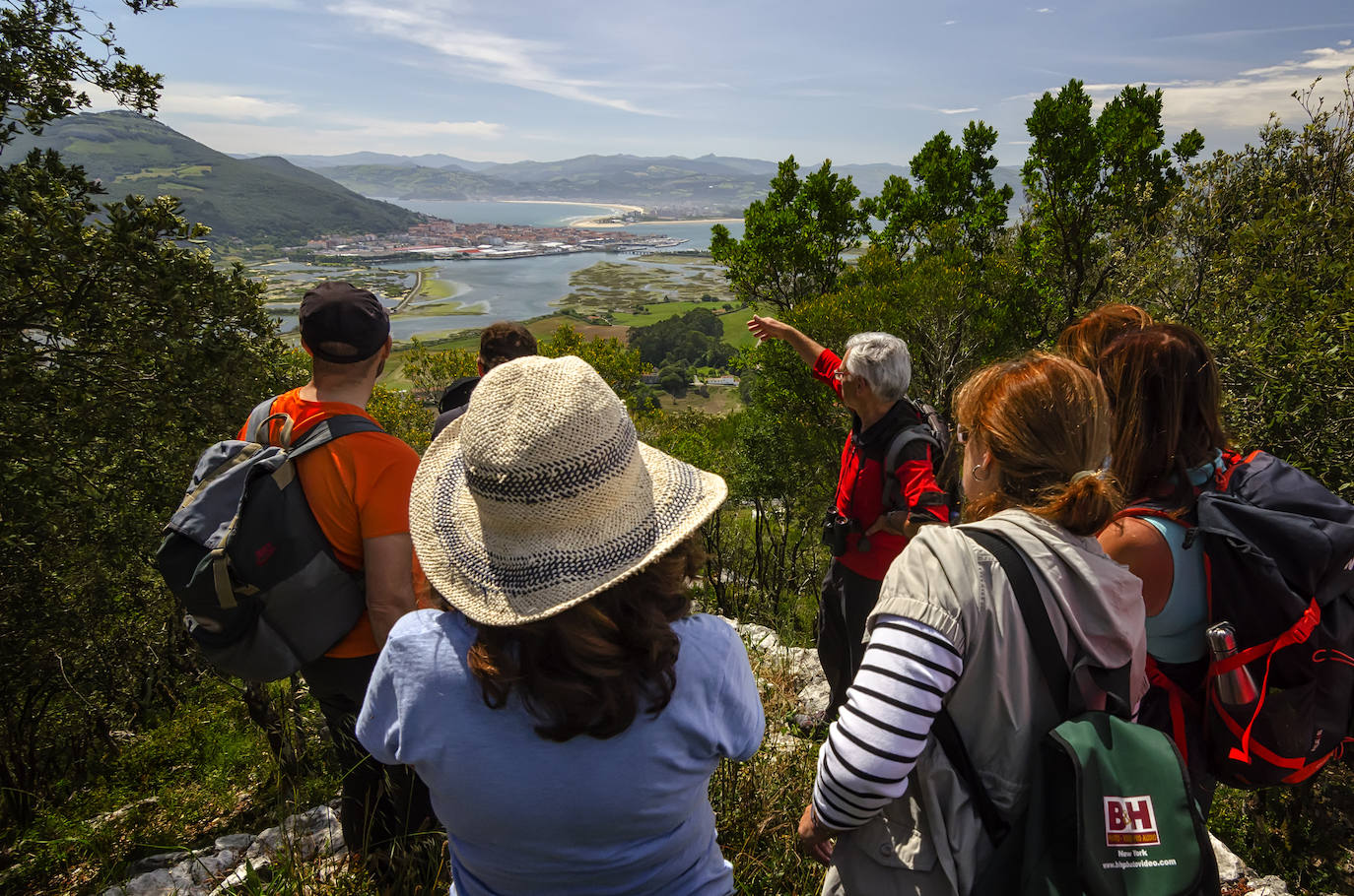 CI PN Marismas de Santoña, Victoria y Joyel. Plazas libres: 7. Duración: 3:45 horas Desnivel: 202 m. Desnivel Acumulado: 450 metros. Distancia: 5.5 Km. Tipo de recorrido: Circular. Tipo de firme: Pista y sendero.