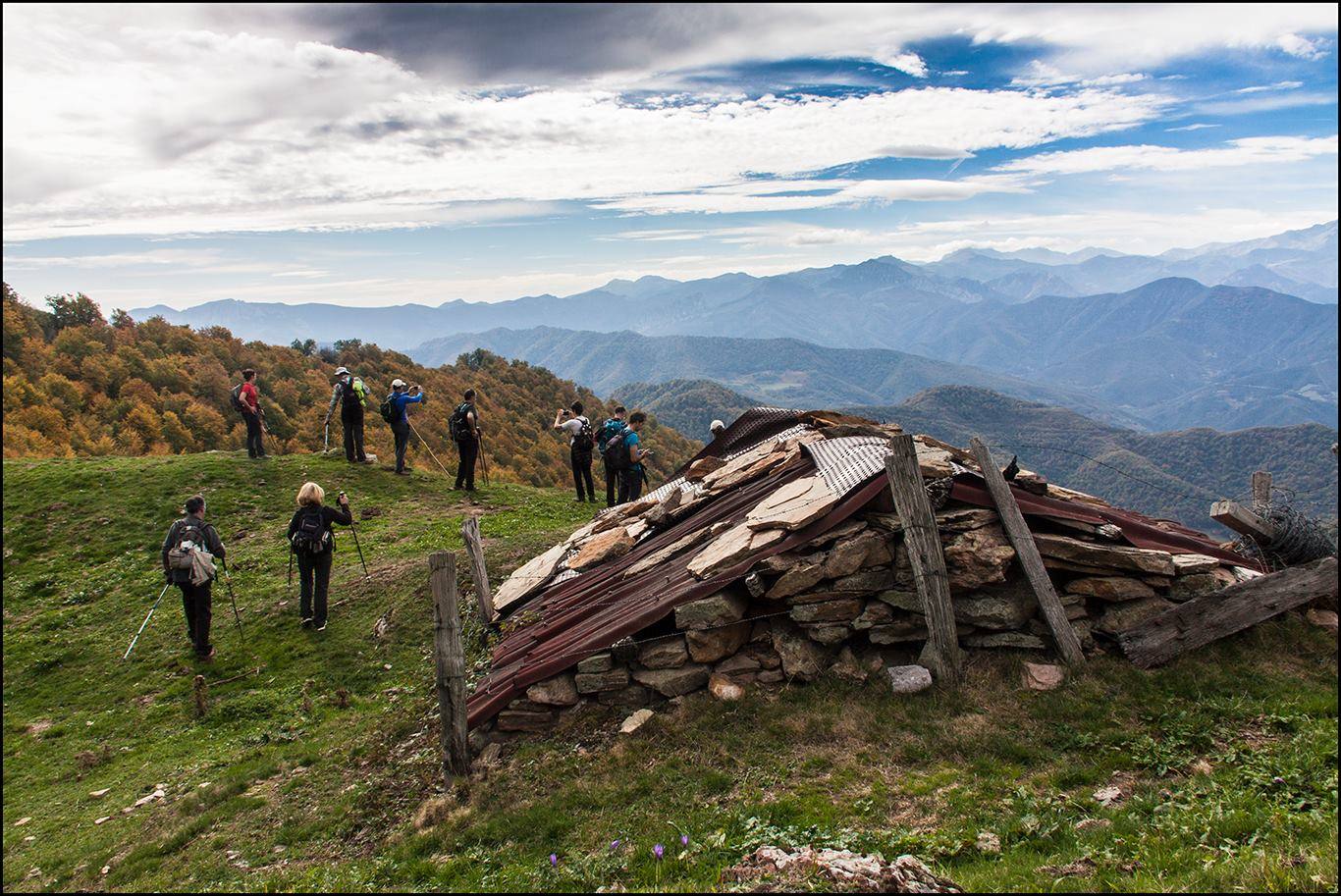 Casa de la Naturaleza de Pesaguero, Red Natura 2000 en Liébana. Duración: 6.5 horas. Dificultad: Alta. Desnivel acumulado: 650 metros. Distancia horizontal: 15 km. Tipo de recorrido: Circular. Tipo de firme: Sendero y camino de herradura.