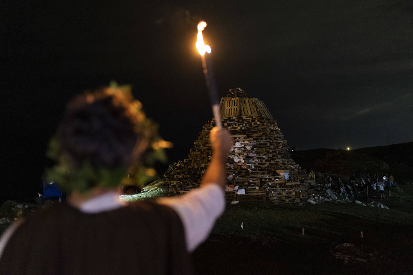 Fotos: Fuego y fiesta en la playa de San Juan de la Canal