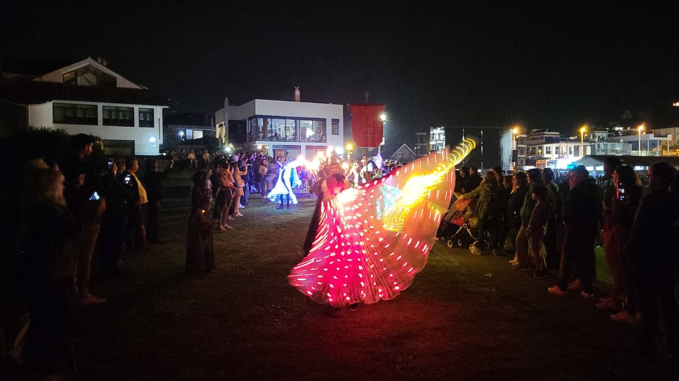 Fotos: Fuego y fiesta en la playa de San Juan de la Canal