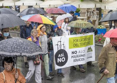 Imagen secundaria 1 - Las plataformas &#039;antieólicas&#039; de Cantabria salen en defensa de «un medio rural vivo»