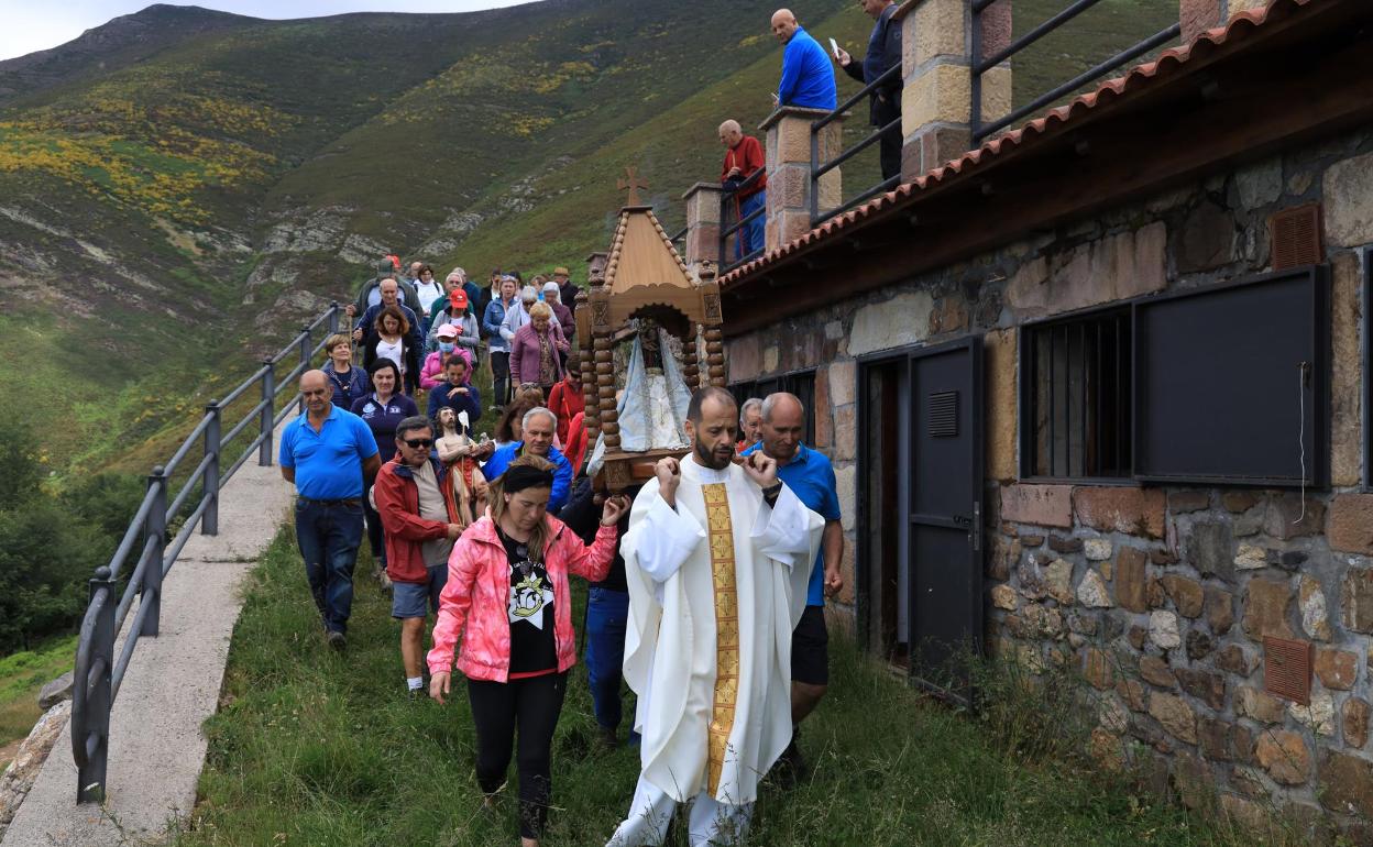 La festividad de San Juan se celebró en el santuario de la Virgen de la Luz