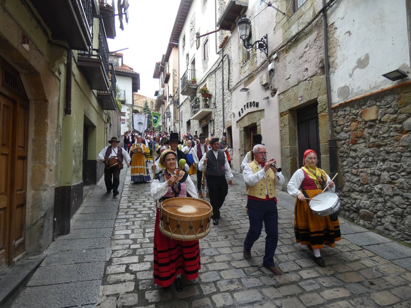 Fotos: Pasarela del traje montañés