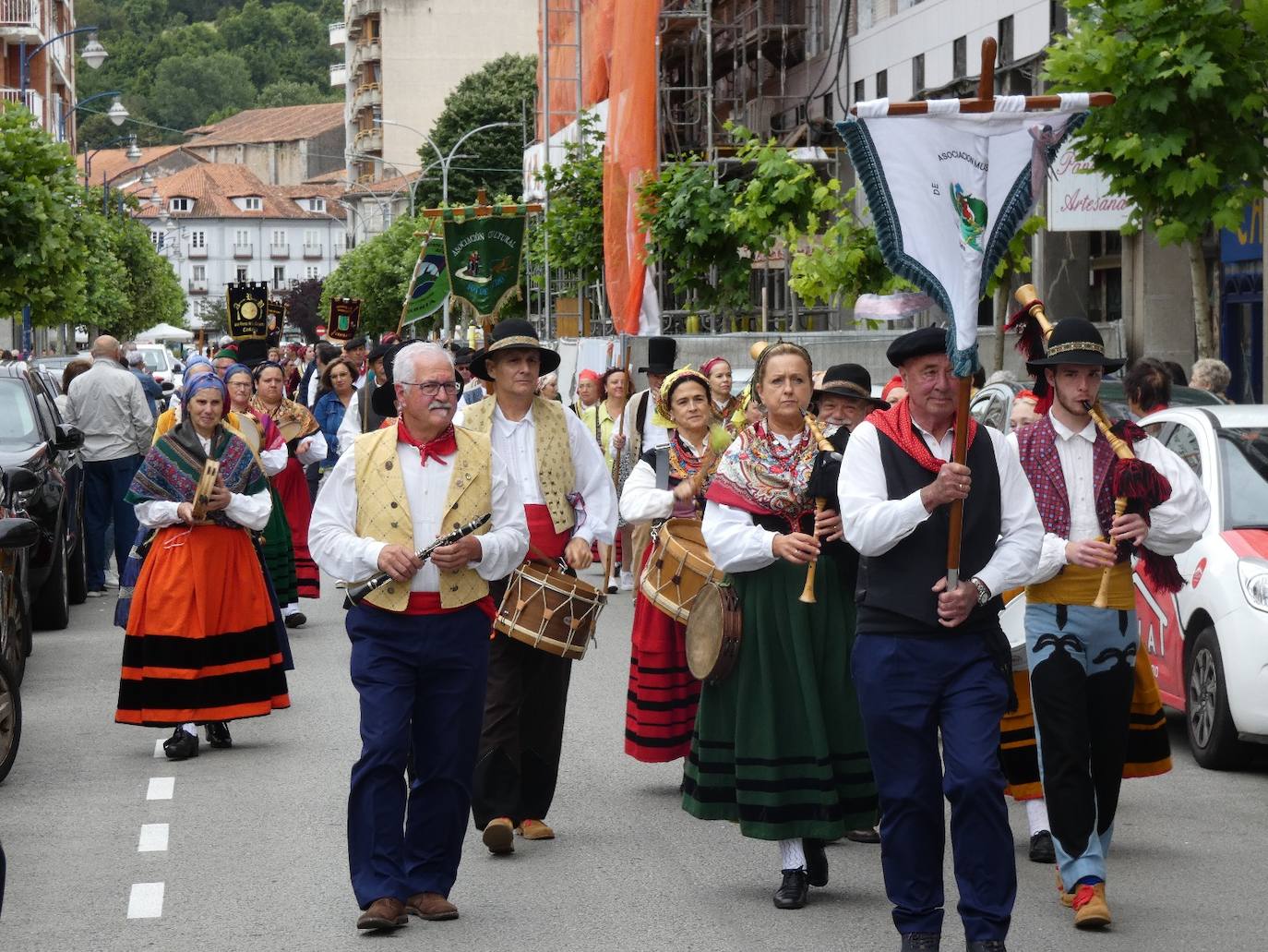 Fotos: Pasarela del traje montañés