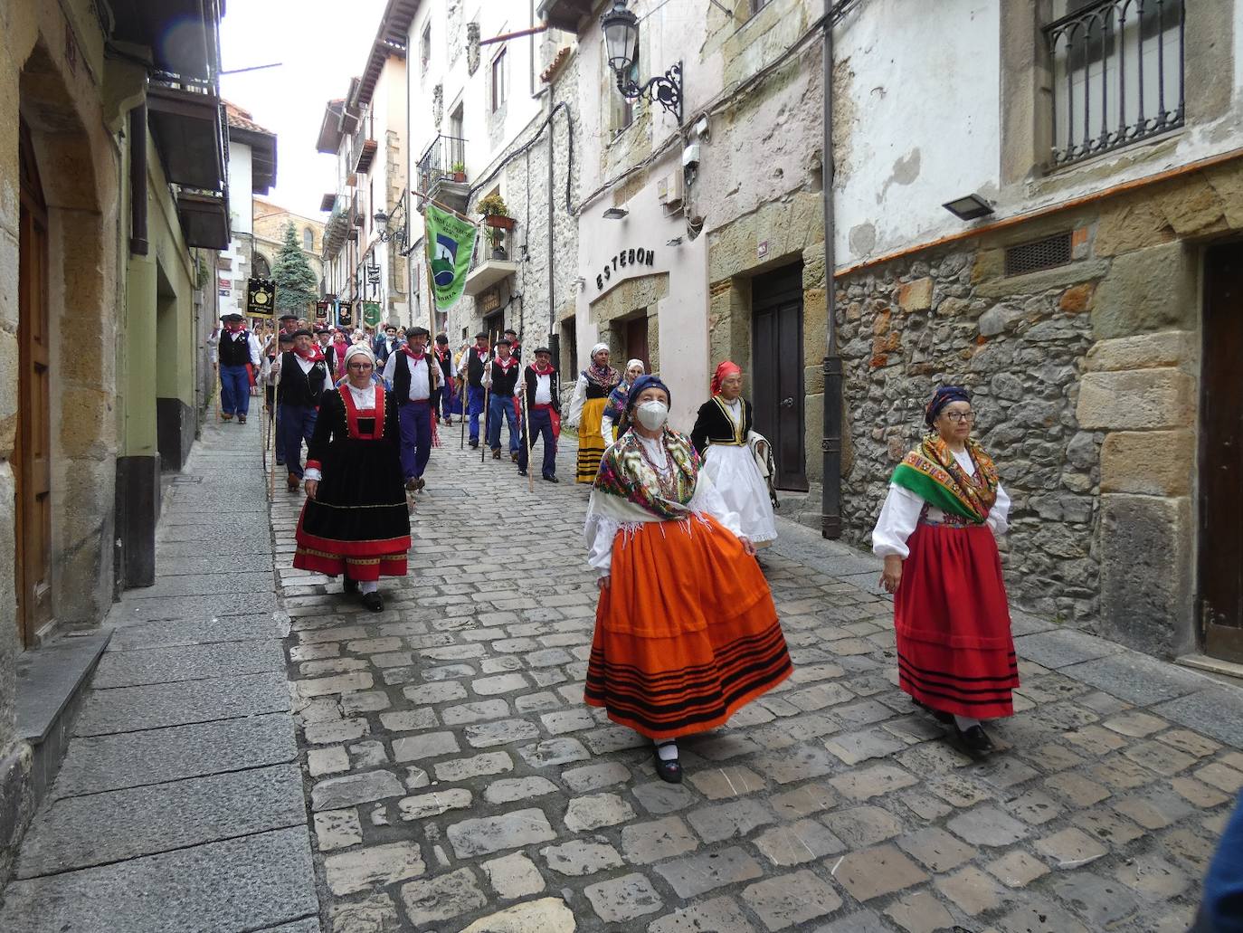 Fotos: Pasarela del traje montañés