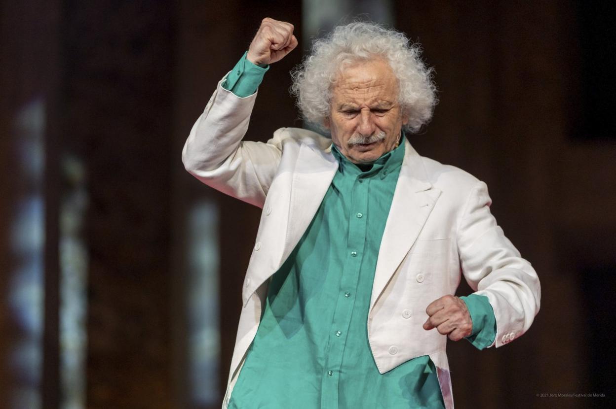 Rafael Álvarez, El Brujo, durante la representación de 'Los dioses y Dios' en el Festival de Mérida.