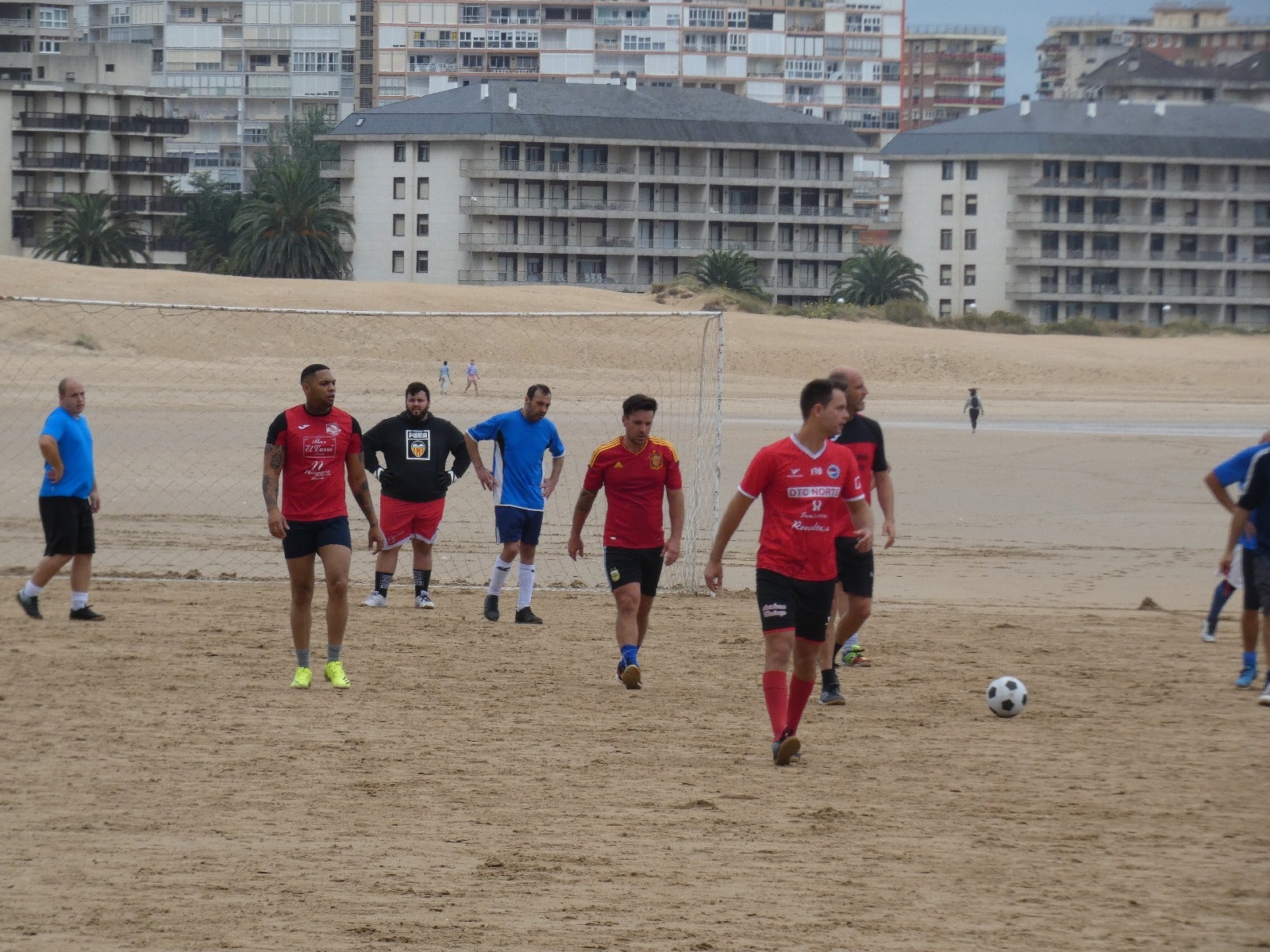 Fotos: Imágenes del Torneo de Fútbol Playa Memorial Miguel Ángel Hoya, en la Salvé