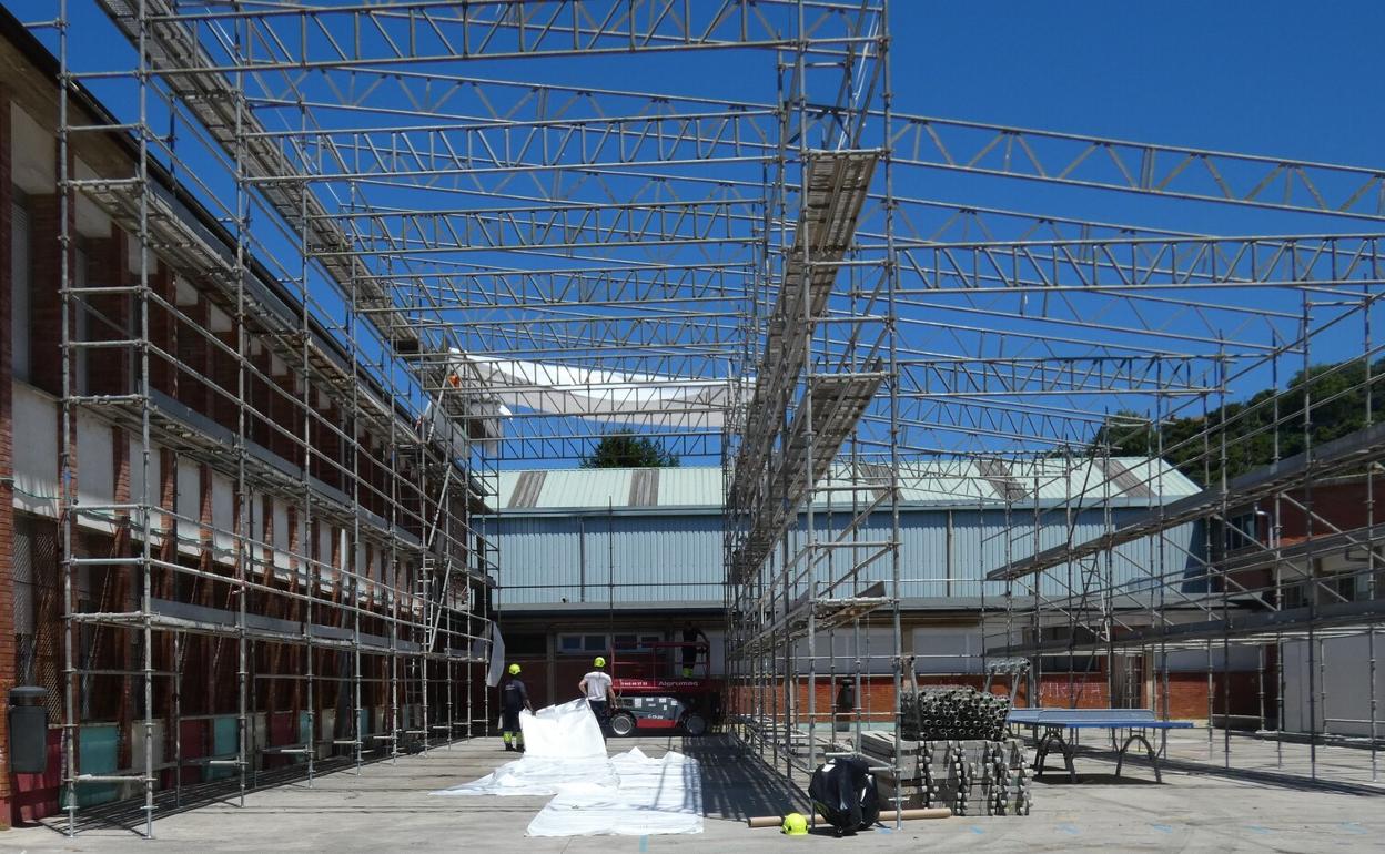 Comisiones Obreras pide evaluar el impacto de los andamios de la Batalla de Flores en el Centro de Profesores