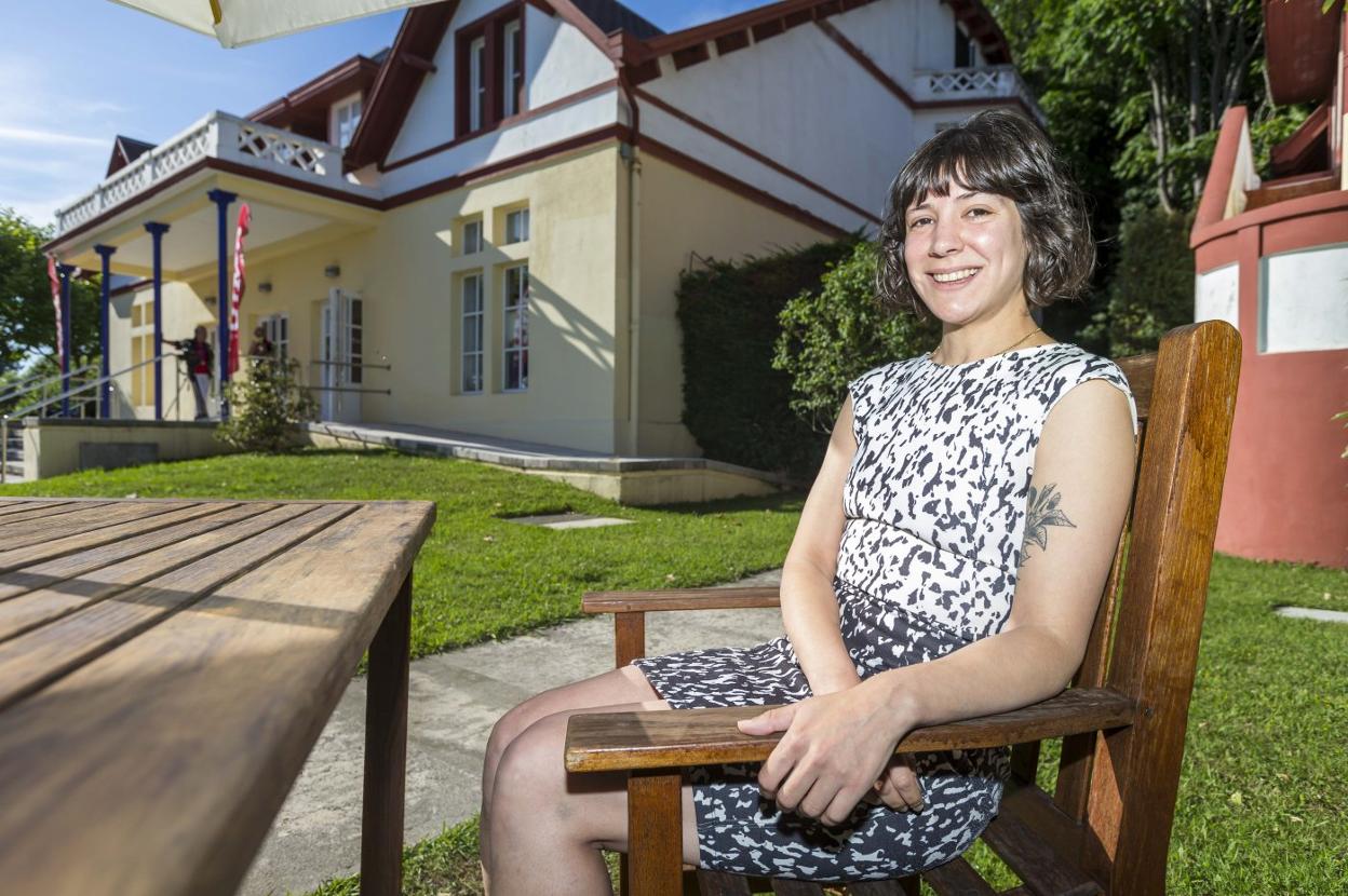 La escritora Aixa de la Cruz, este martes, en el Paraninfo de La Magdalena.