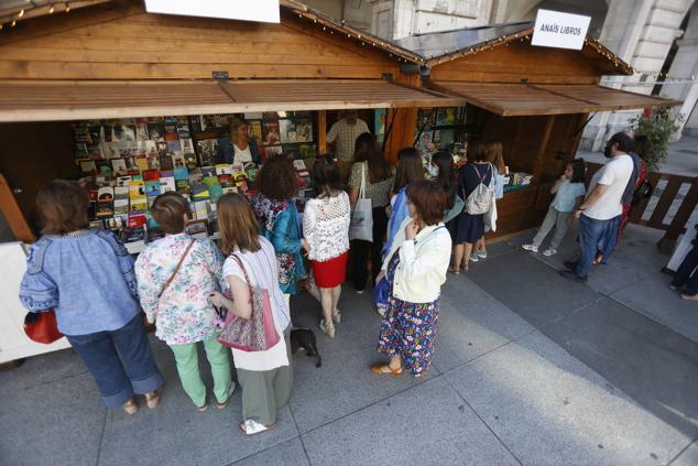 La inaguración de la feria tuvo un carácter multitudinario.