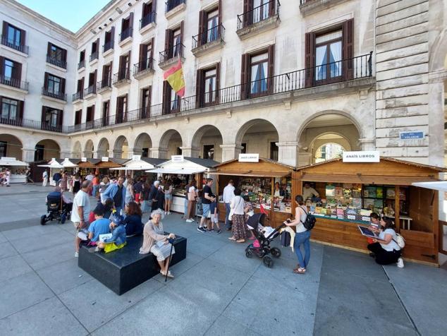 La inaguración de la feria tuvo un carácter multitudinario.