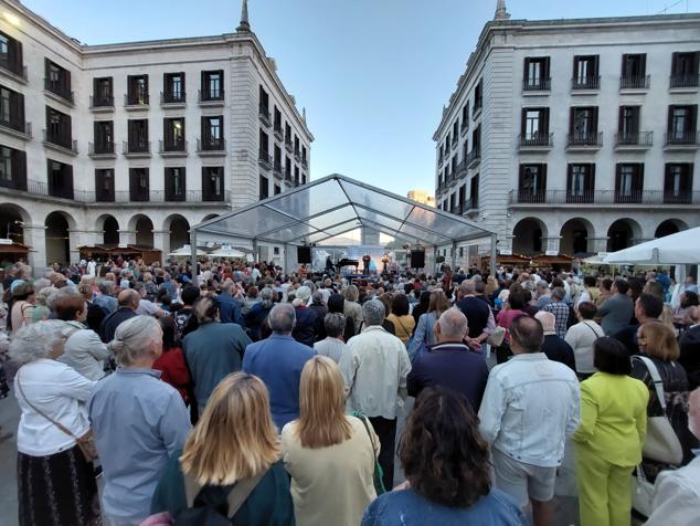 La inaguración de la feria tuvo un carácter multitudinario.