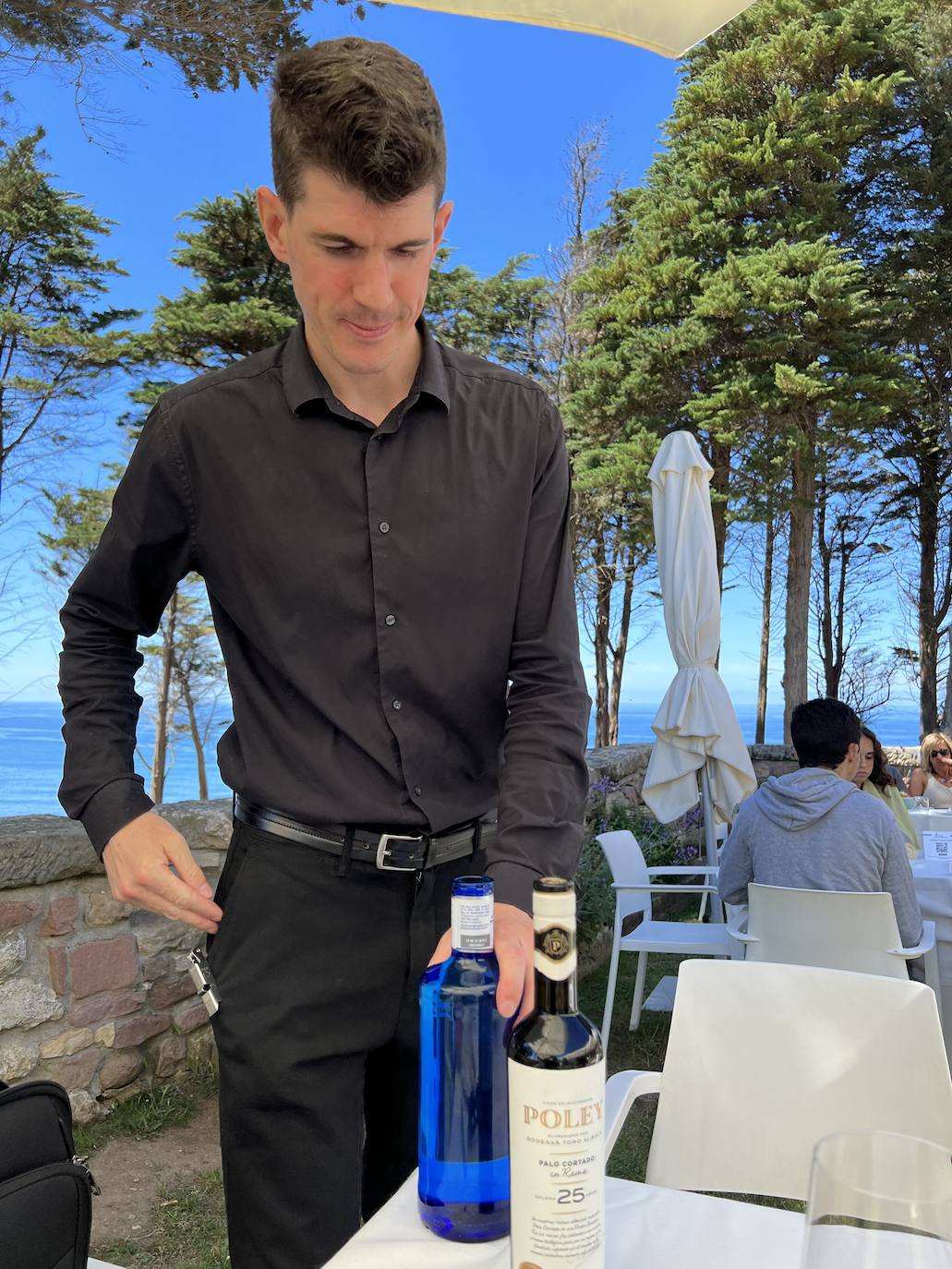 Samuel Fernández desarrolla propuestas muy gustosas con toques creativos pero sin olvidar los conceptos clásicos | La carta cuenta con una amplia y atractiva variedad de entrantes antes de llegar a los pescados del día