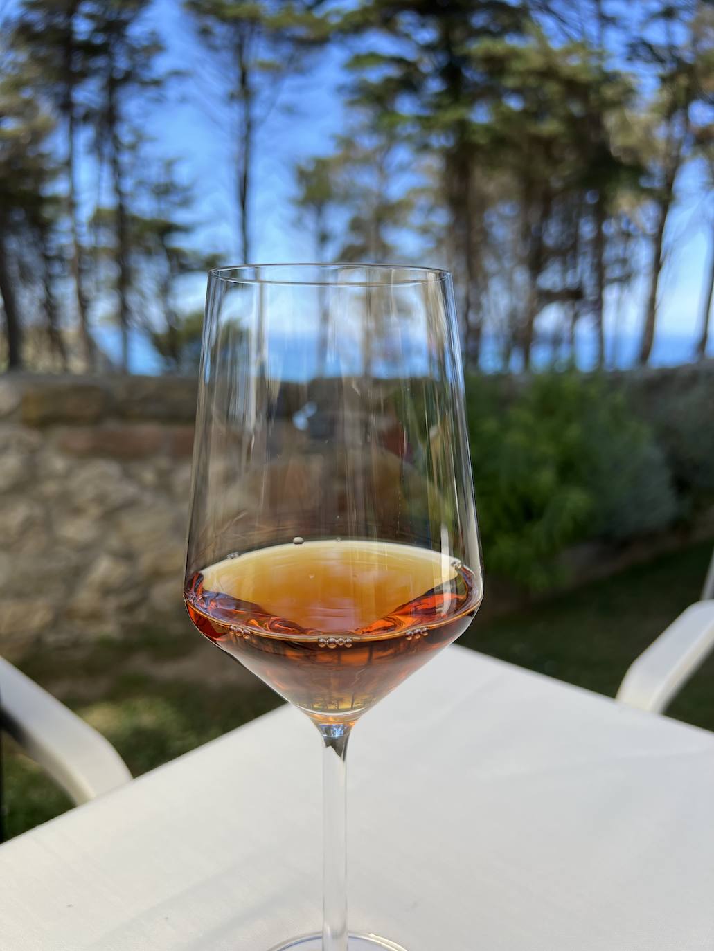 Samuel Fernández desarrolla propuestas muy gustosas con toques creativos pero sin olvidar los conceptos clásicos | La carta cuenta con una amplia y atractiva variedad de entrantes antes de llegar a los pescados del día