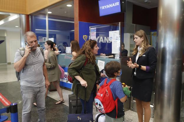 Los problemas en los aeropuertos dejan en el Seve 17 horas de retrasos el fin de semana