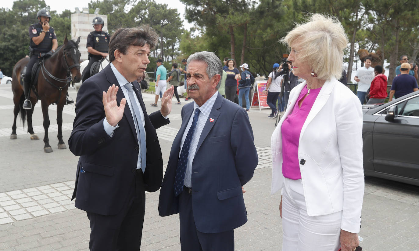 Carlos Andradas recibe a Revilla y Lombó.