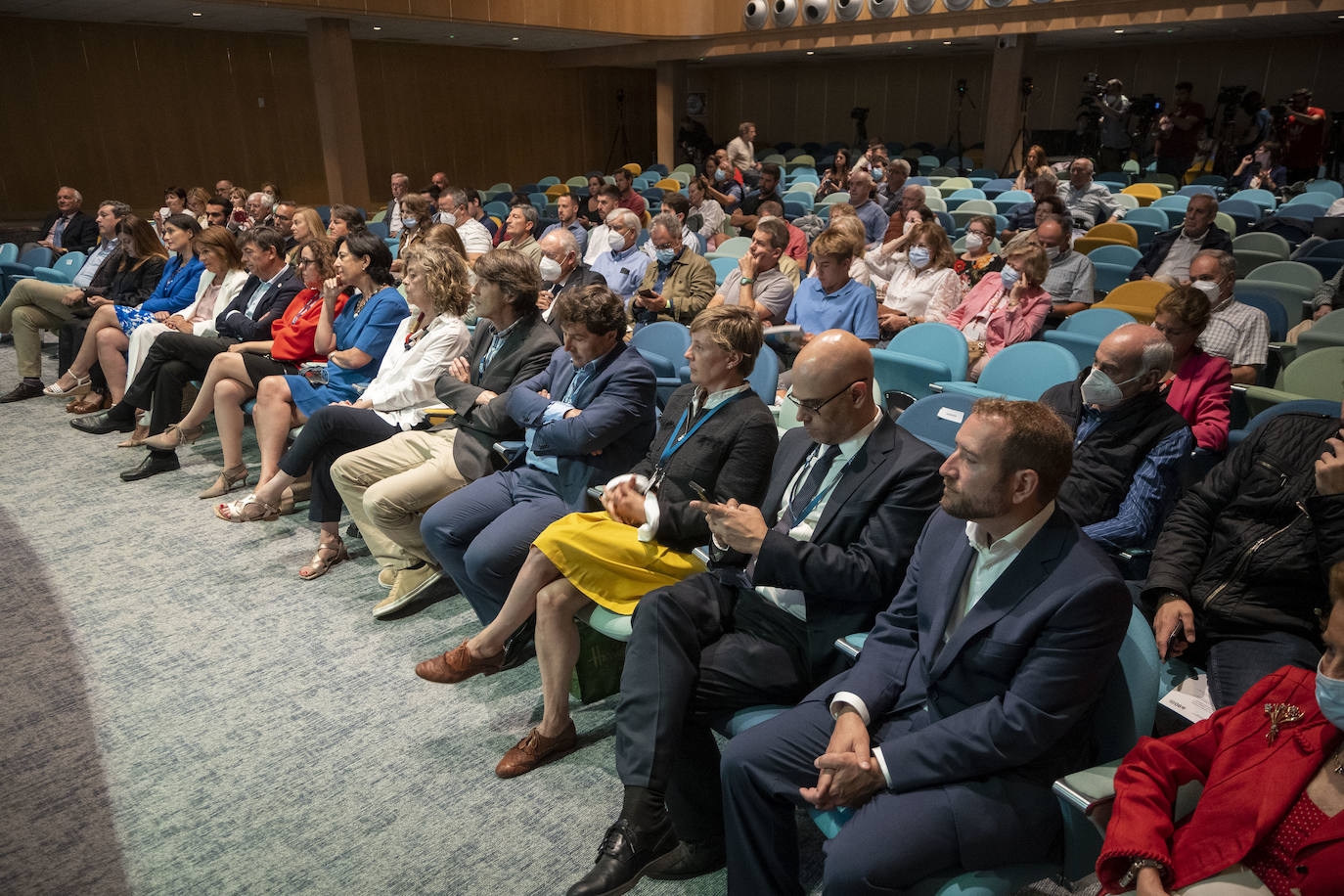 Algunos de los asistentes a la conferencia de Felipe González.