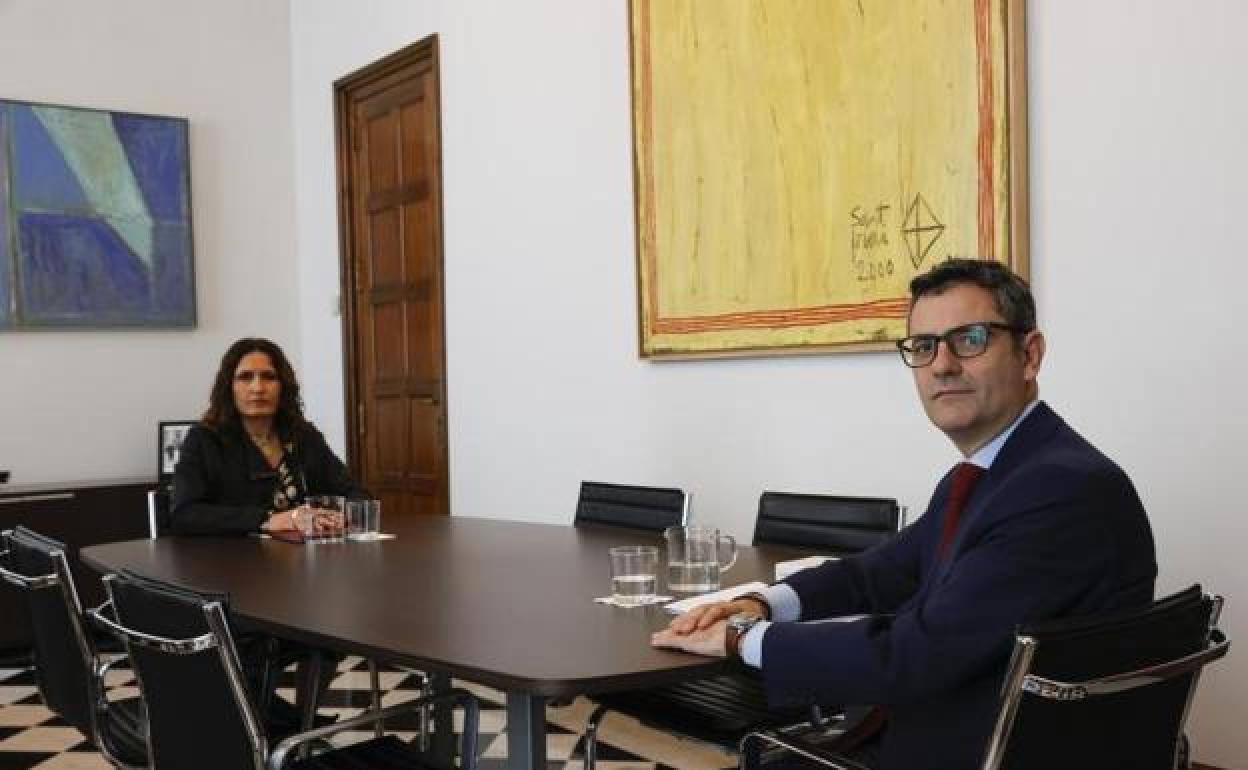 El ministro de la Presidencia, Félix Bolaños, y la consellera de la Presidencia, Laura Vilagrà, en una reunión.