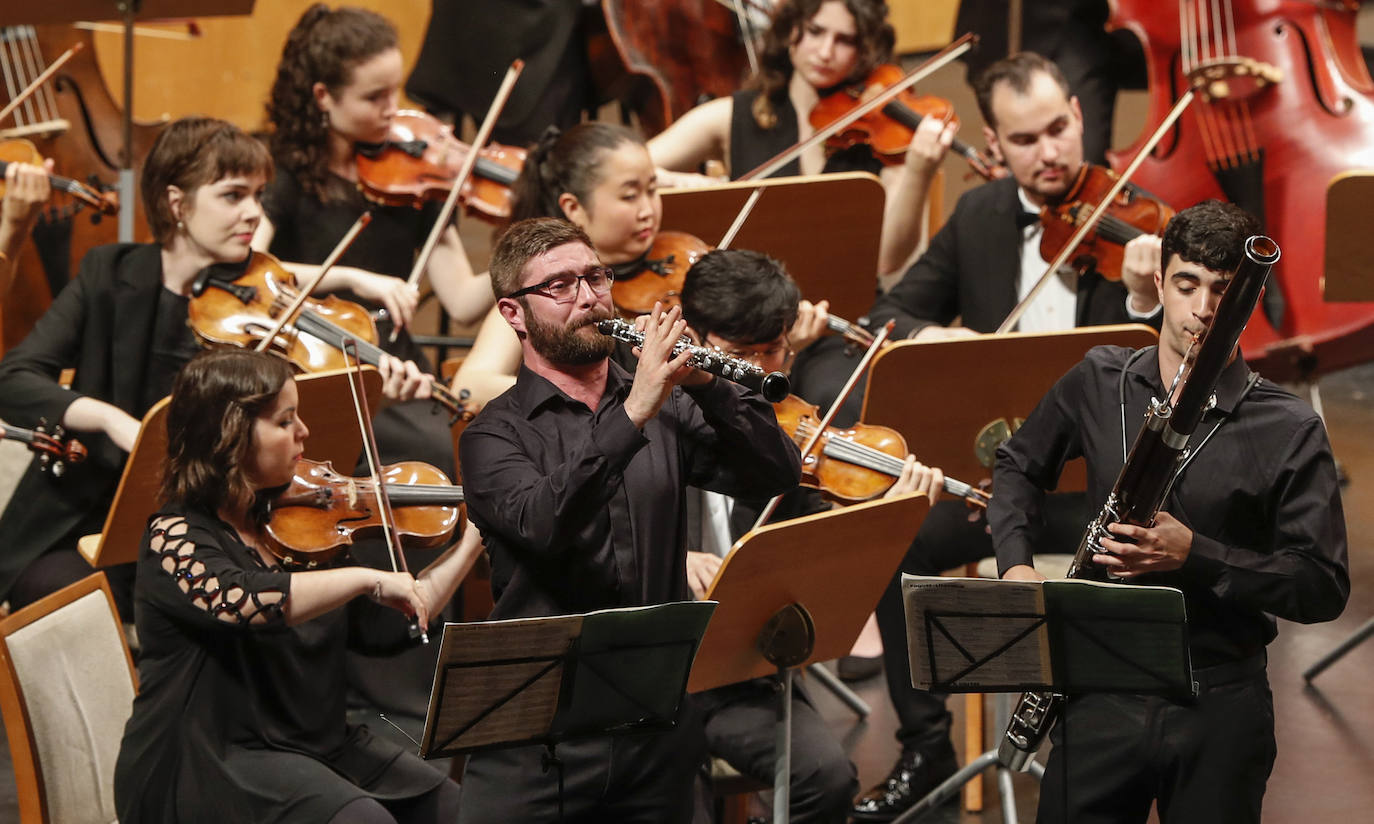 Jaime Martín volvió a la Sala Argenta para dirigir el concierto inaugural del Encuentro de Música y Academia con la voz de la soprano María Isabel Segarra 