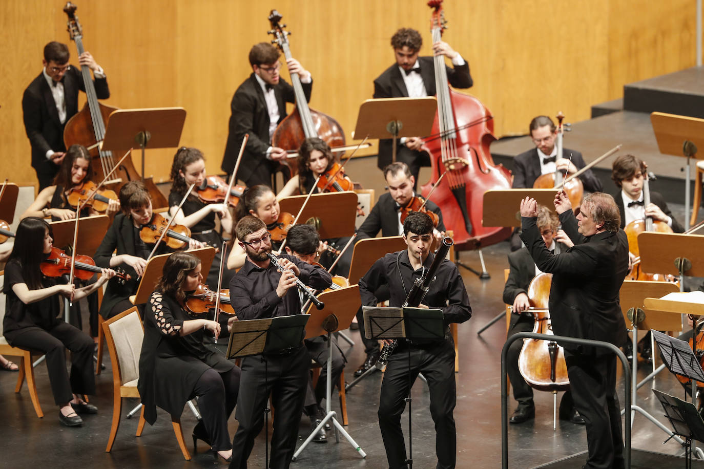 Jaime Martín volvió a la Sala Argenta para dirigir el concierto inaugural del Encuentro de Música y Academia con la voz de la soprano María Isabel Segarra 