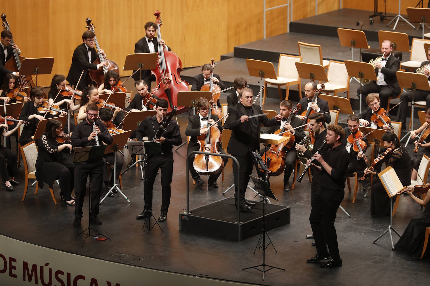 Jaime Martín volvió a la Sala Argenta para dirigir el concierto inaugural del Encuentro de Música y Academia con la voz de la soprano María Isabel Segarra 