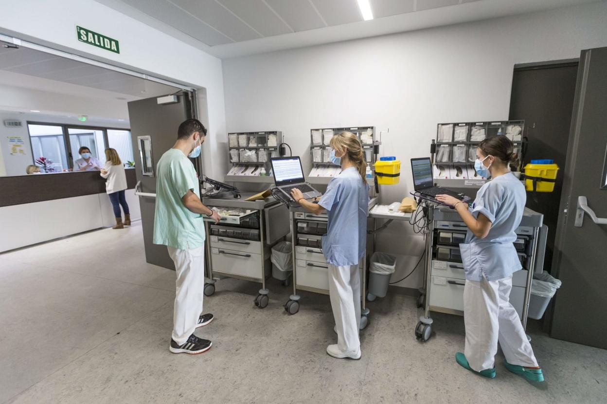 Imagen de archivo de una de las plantas covid del Hospital Universitario Marqués de Valdecilla, en Santander.