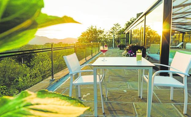 Espectaculares vistas a la naturaleza enla terraza del Ojébar. 