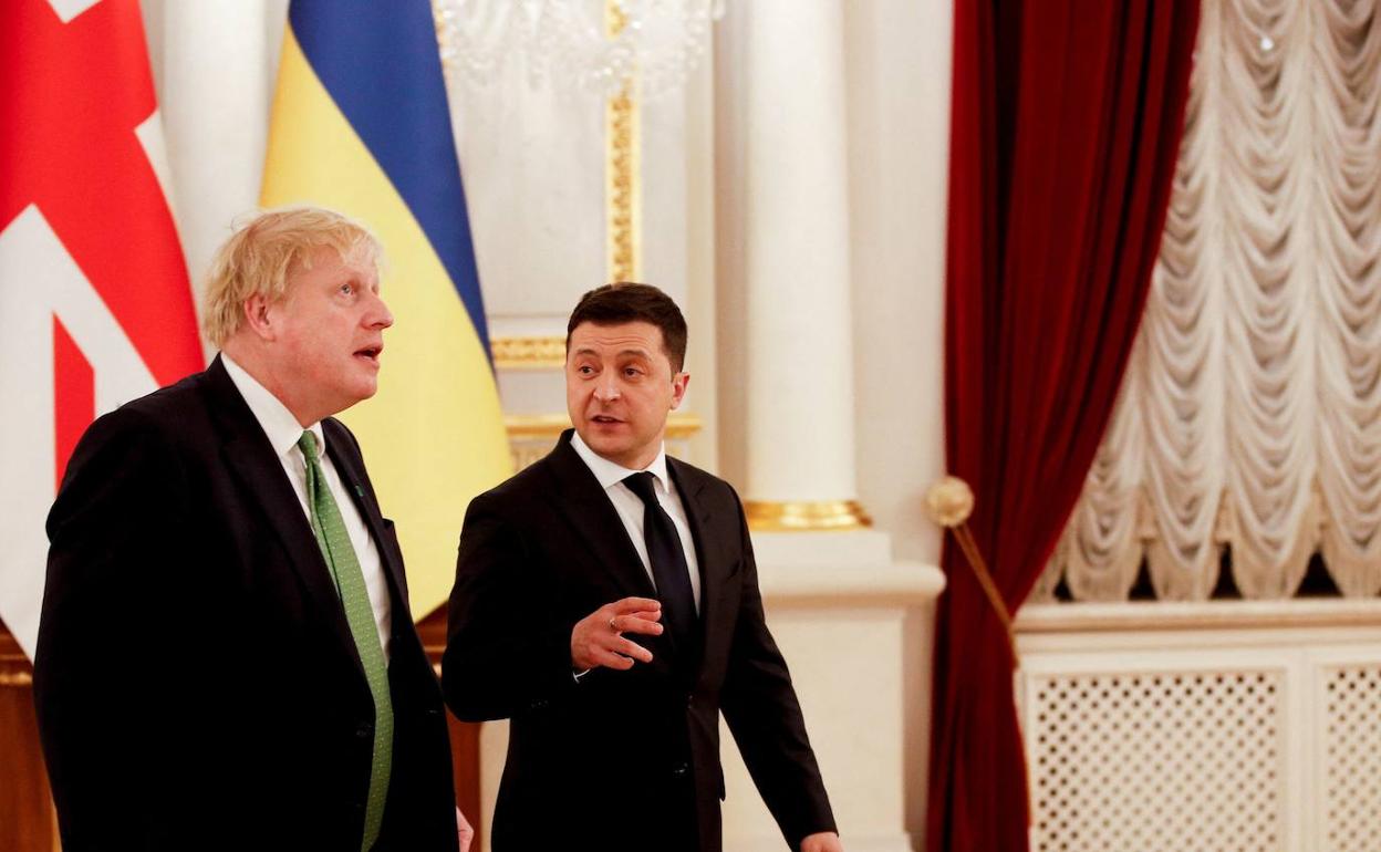 Volodímir Zelenski y Boris Johnson, en una imagen de archivo. 