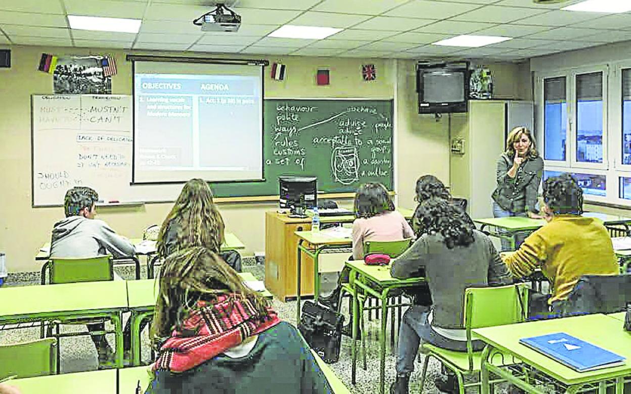 Imagen de archivo de un aula de la Escuela Oficial de Idiomas de Santander.