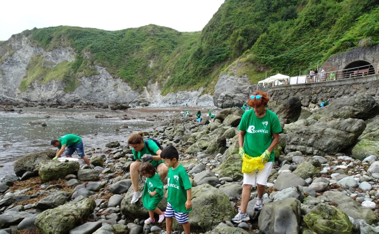 El Túnel de Laredo acogerá el próximo 16 de julio una jornada limpieza de su rasa intermareal