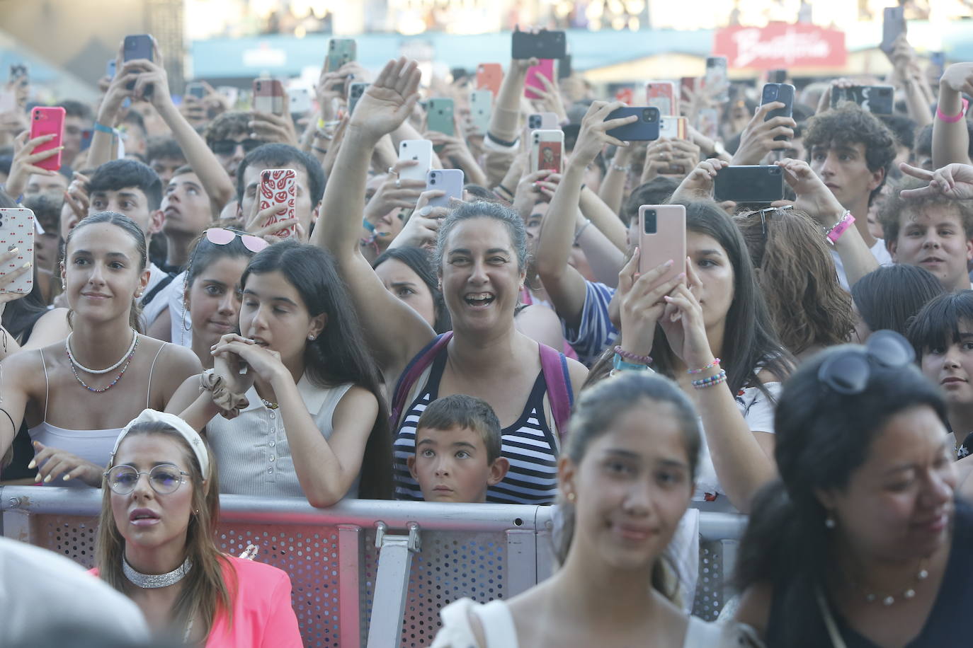 Fotos: Lleno para ver a Morat, Dvicio y Yatra en Torrelavega