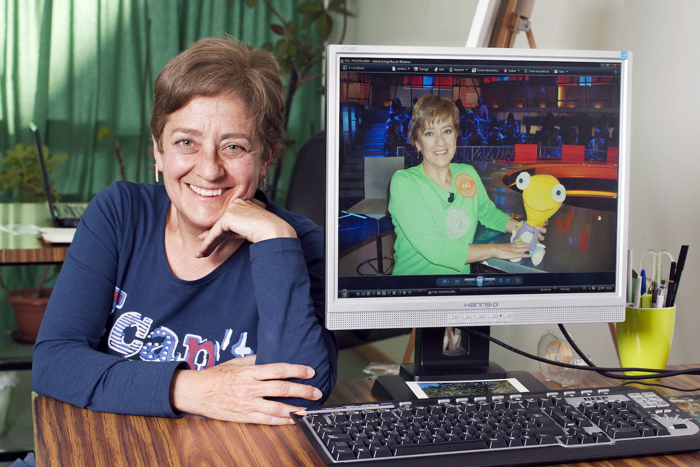 Paz Herrera, en su estudio de Torrelavega en abril de 2013.