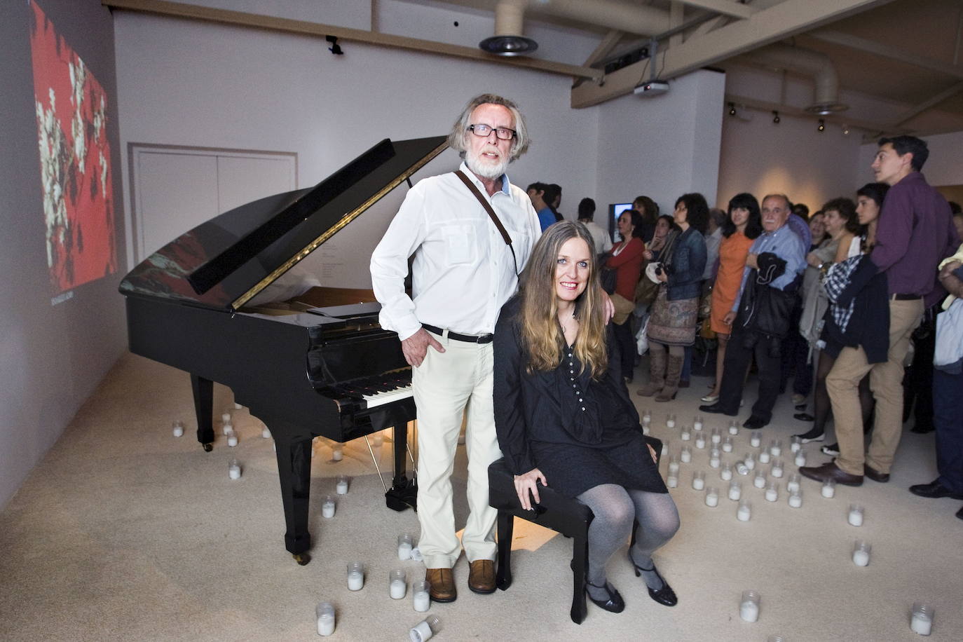 Inauguración de la exposición 'Cero grados' con fotografías de Polientes Foto, en Casyc. Pablo Hojas, director de Polientes Foto, y la artista visual Ouka Leele,